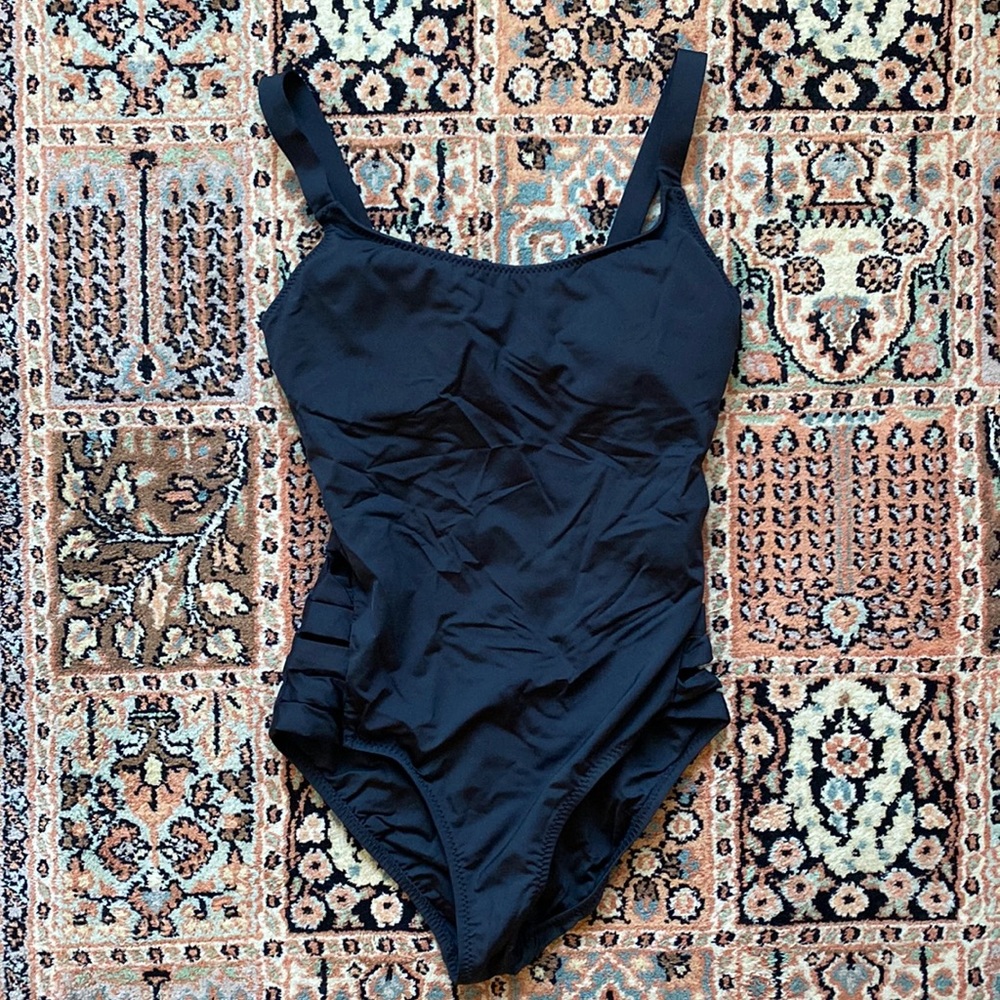 Becca, M, black swimsuit